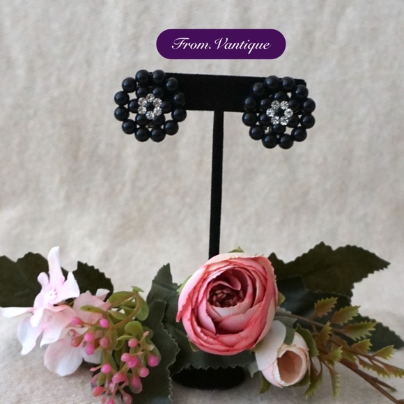 ⚫🌻 VINTAGE Black Beaded Flower with Crystal Earrings (Clip on)👂✨ - Picture 2 of 5